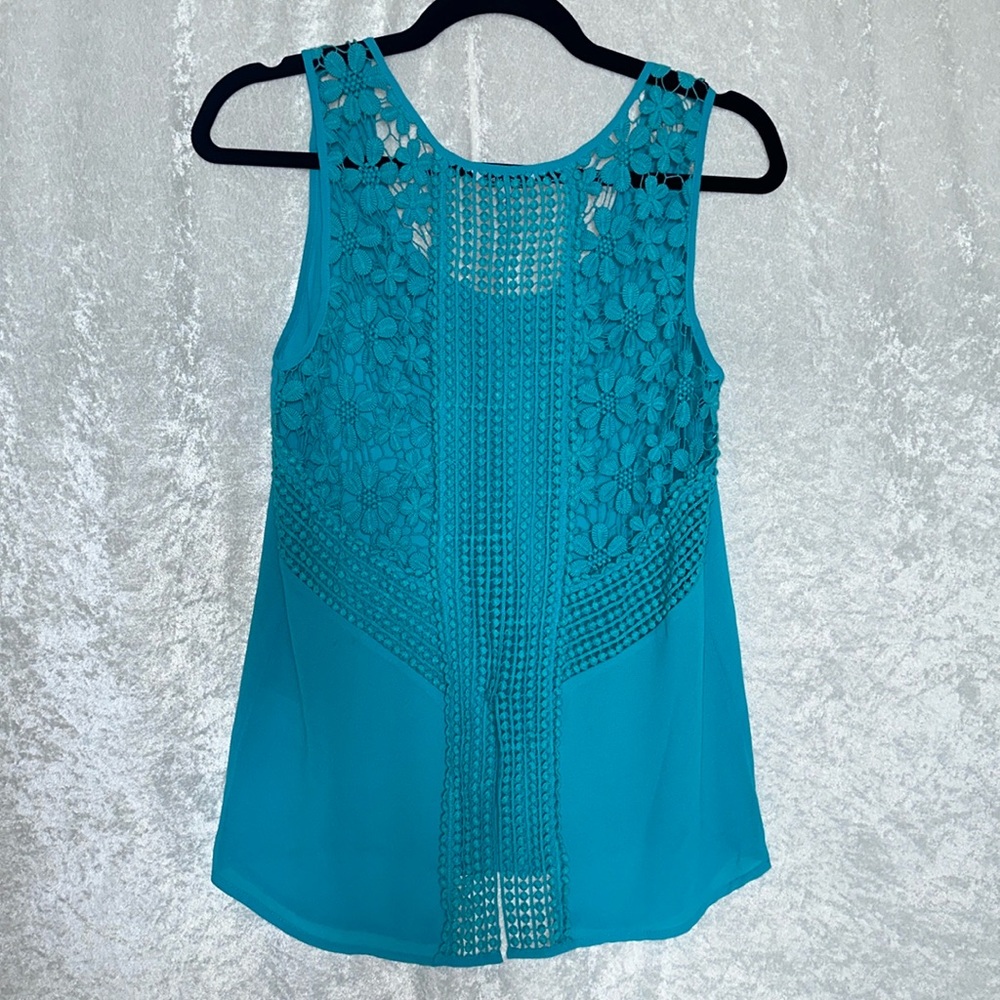 Stunning sleeveless blouse